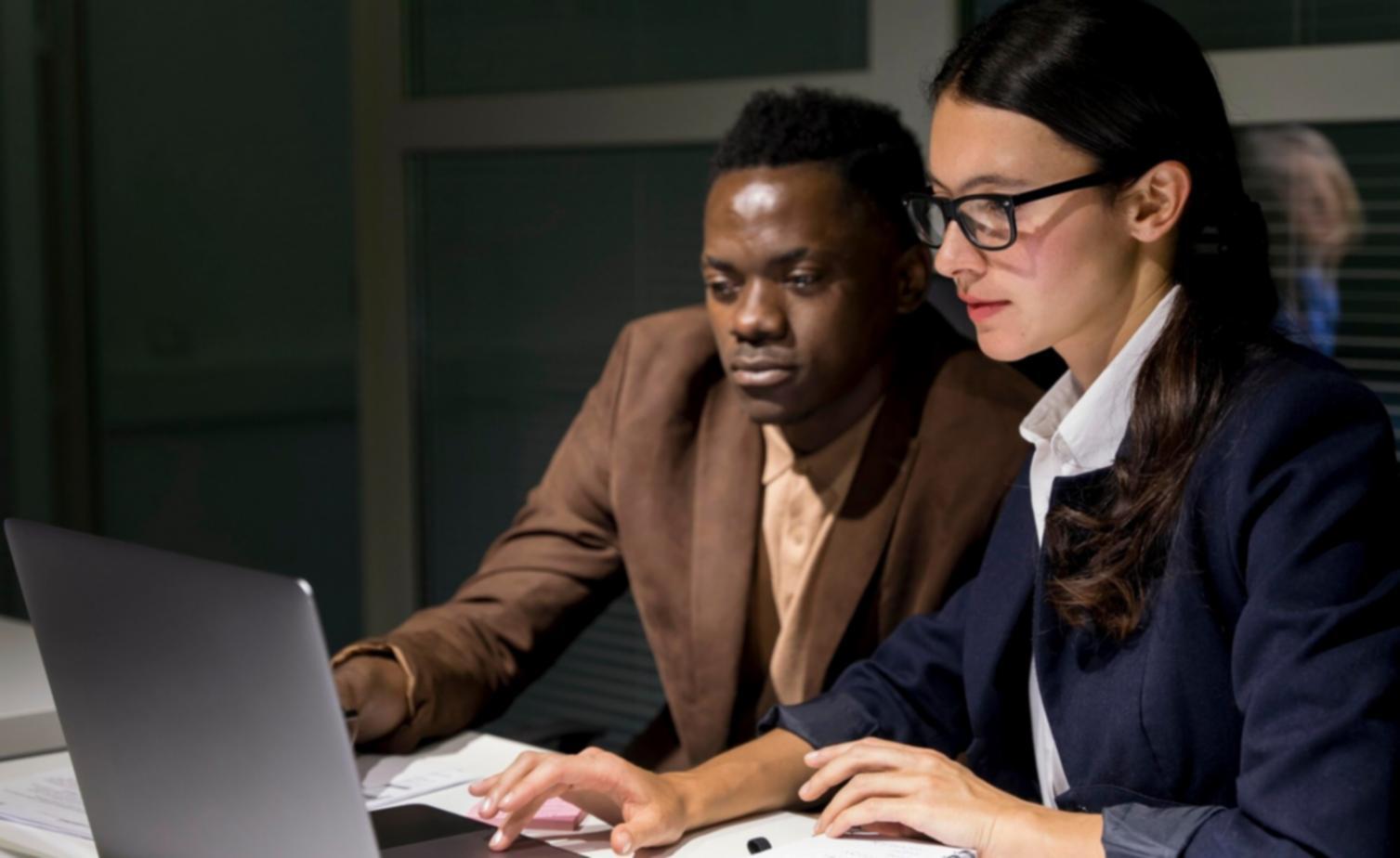 Formation en salle avec équipes d'entreprise